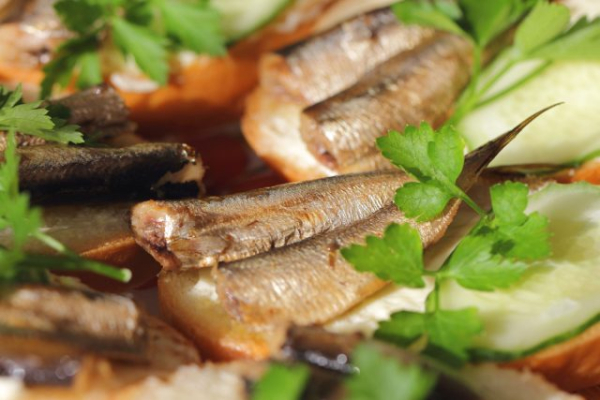 Идеальный новогодний стол 2026 — забудьте про «майонез вёдрами» Идеальный новогодний стол 2026 — забудьте про «майонез вёдрами»